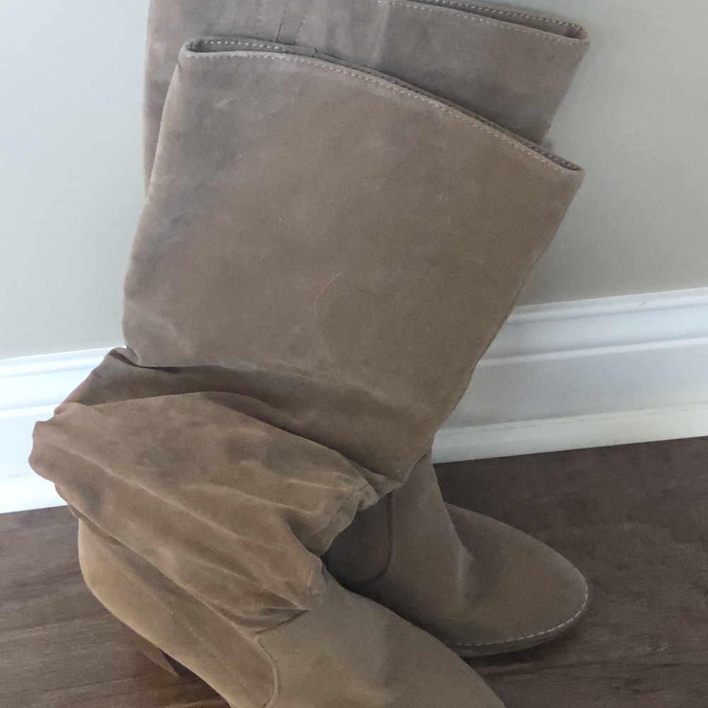 Women's Tan Suede Boots